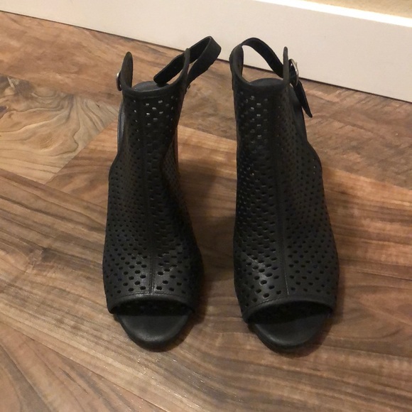 Lucky brand open toe wedges as 8.5 - Picture 3 of 3